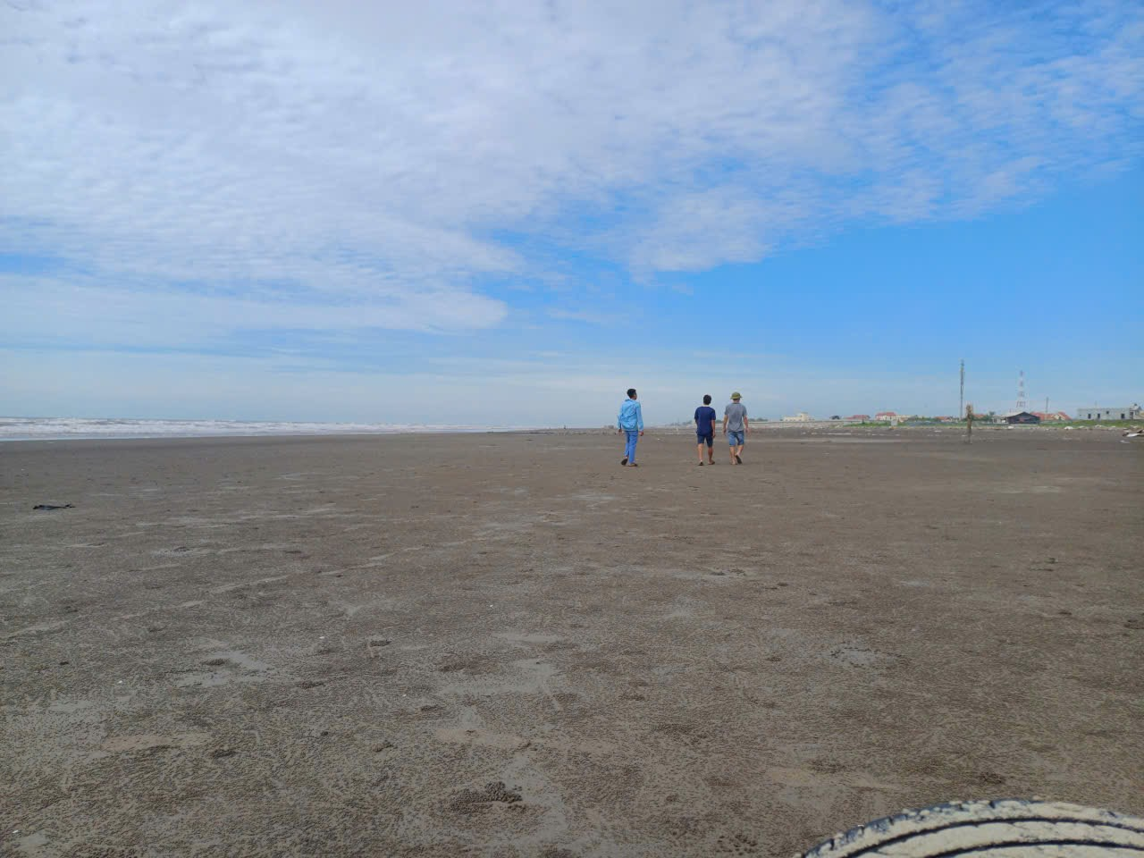 Nam Định beach, with three people walking at the beach